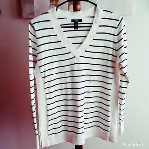 GAP SWEATER